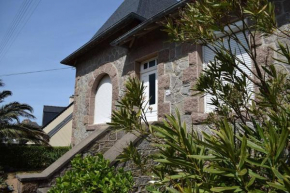 Maison de pays en pierre 3 étoiles entièrement rénovée WIFI, jardin, au cœur de Ploumanac'h - Réf 341